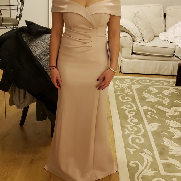 Xscspe Off the shoulder ruched gown - Picture 2 of 6